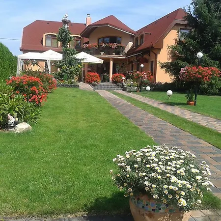 Alba Regia Pansion Egri 3*