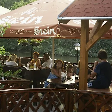 Penzión pre hostí Alba Regia Pansion Egri 3*