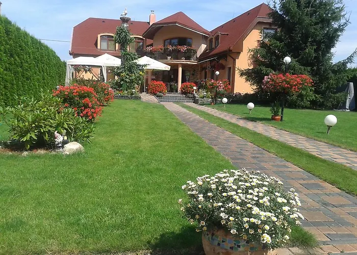 Alba Regia Pansion Egri 3*